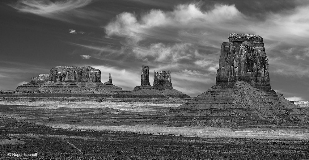 image-619744-Monument_Valley_from_Ledge_DSC3954_Crop_BW_With_Sky_Rev_2_CR.w640.jpg